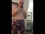 5 mins of hot milf being naughty. Masturbation, sucking my titties, spreading my pussy, revealing my tits!